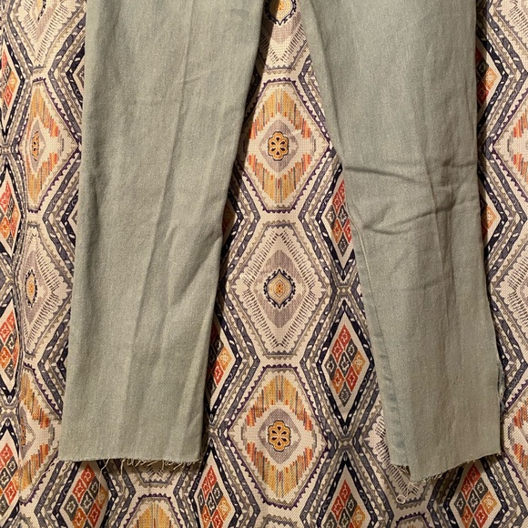 high waisted ripped jeans - Picture 9 of 9